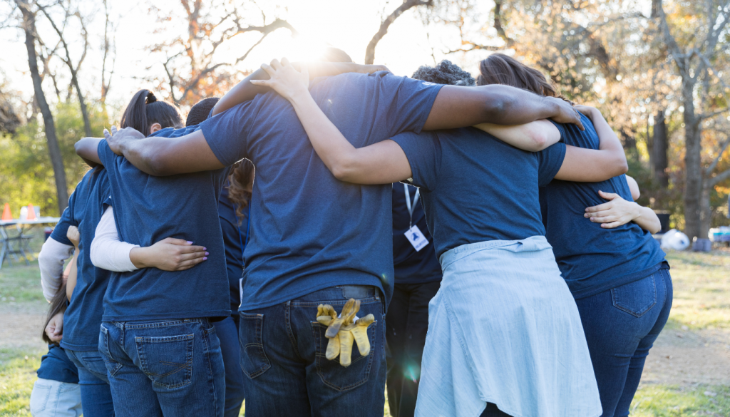 Supportive community huddling